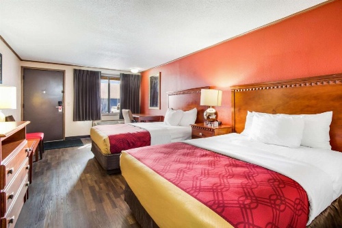 Econo Lodge Norwalk image 15