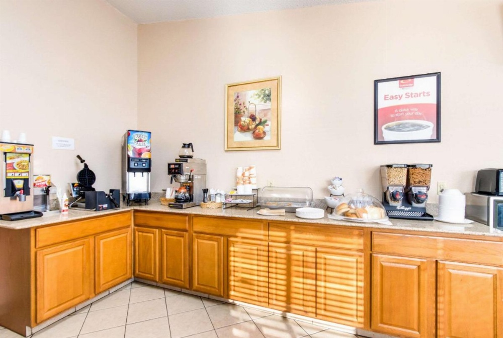 Econo Lodge Norwalk Image 22