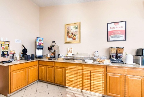 Econo Lodge Norwalk image 22