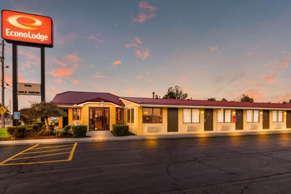 Econo Lodge Norwalk Image 25
