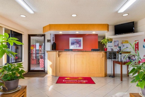 Econo Lodge Norwalk image 9